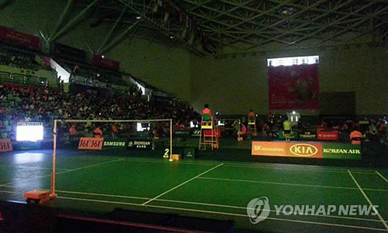  昂热主场灯光故障导致比赛中断  