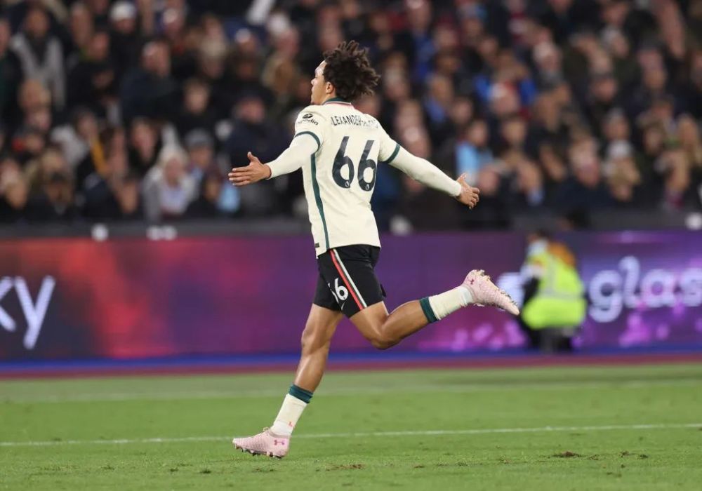  萨拉赫传射建功，利物浦终结阿森纳不败金身  