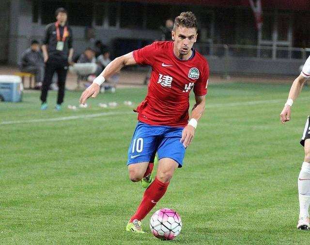  海登海姆中场核心发威，组织调度掌控比赛节奏  