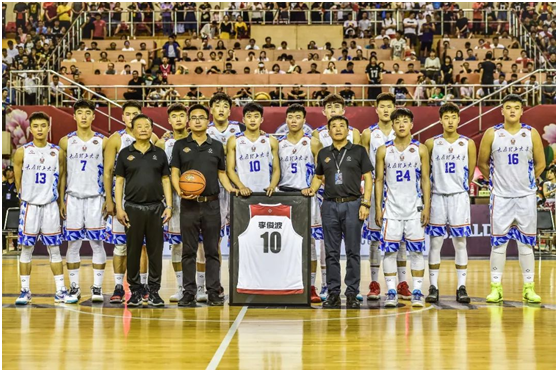  昂热主场球迷助威助推球队取胜